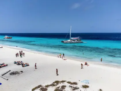 /book-tours/Blue-Finn/Blue-Finn-Klein-Curacao-1.jpg